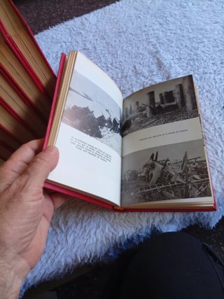 8 tomos sobre la segunda guerra mundial.