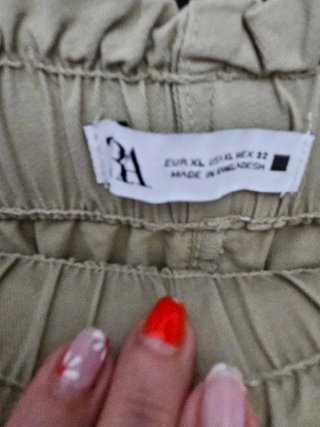 Pantalón verde Zara