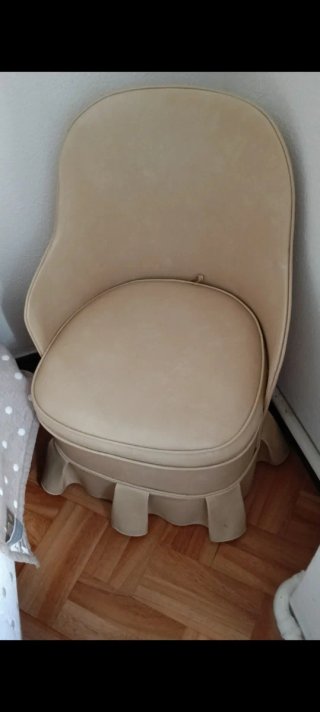 Butaca antigua beige