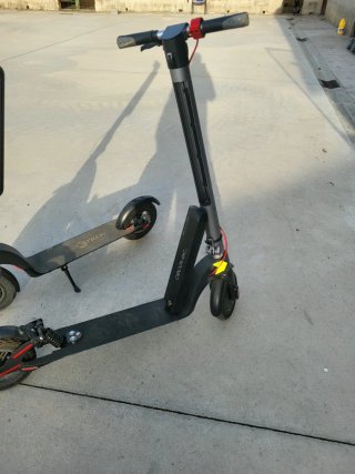 2 patinetes 250w en perfecto estado, baterias y ca