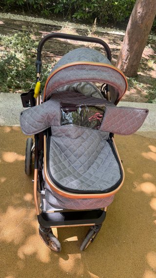 Silla de paseo Yozoco gris y oro rosa