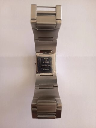 Reloj Guess plateado con pedrería