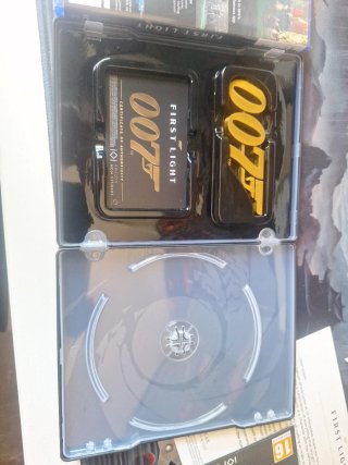 007 First Light PS5 Edición Deluxe + Steelbook