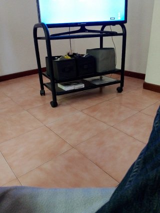 Mueble revistero con ruedas