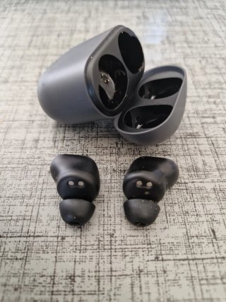 Auriculares Inalámbricos Negros y Plateados