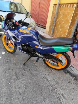 Honda NSR75F azul y verde