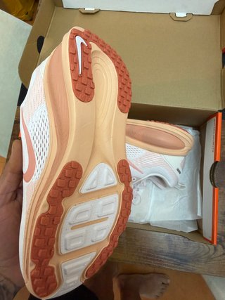 Nike Vomero 18 bege/rosa