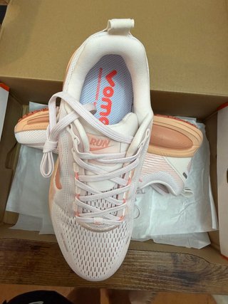 Nike Vomero 18 bege/rosa