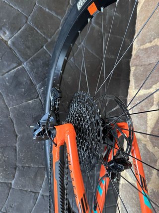 Bici Mondraker Eléctrica Naranja