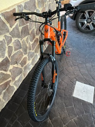 Bici Mondraker Eléctrica Naranja