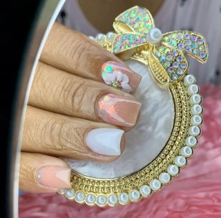 Manicurista, pedikure y puqueria
