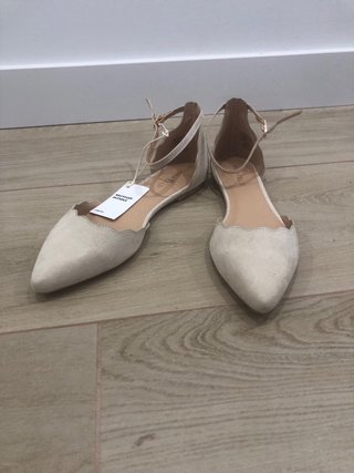 Zapatos planos Anna Field beige hebilla tobillo