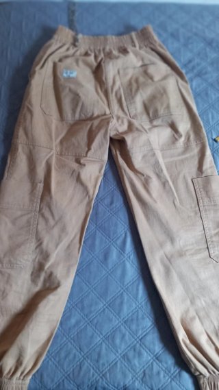 Pantalón cargo Bershka beige