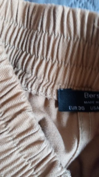 Pantalón cargo Bershka beige