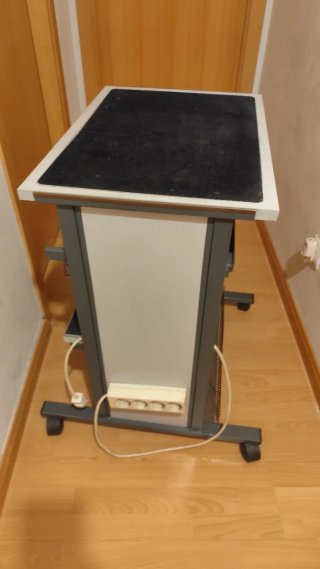 Mesa con ruedas para portátil y teclado