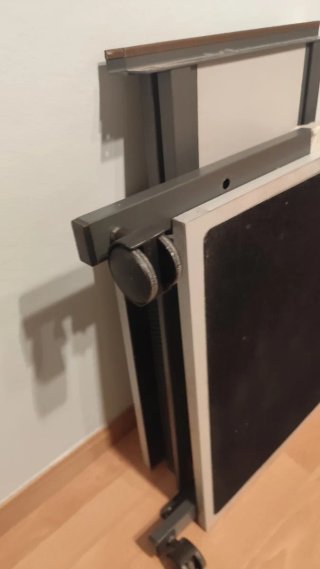 Mesa con ruedas para portátil y teclado