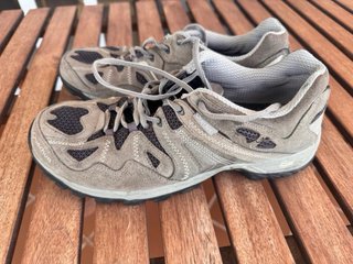 Zapatillas trekking Quechua beige/gris