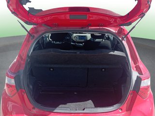 Toyota Yaris 1.5 100H Advance 74 kW (100 CV)