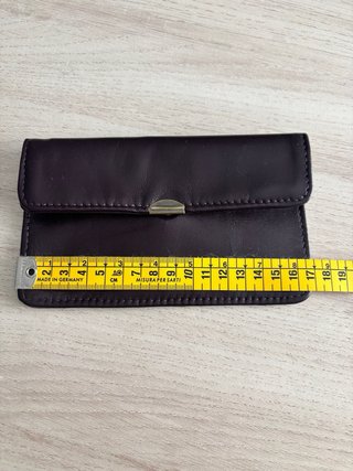 Cartera de piel morada