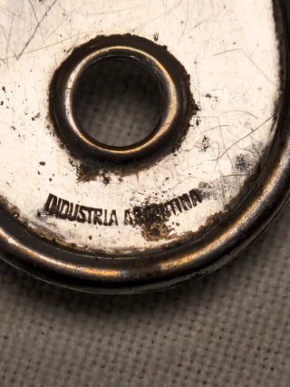 Antiguo colador para té hecho en Argentina