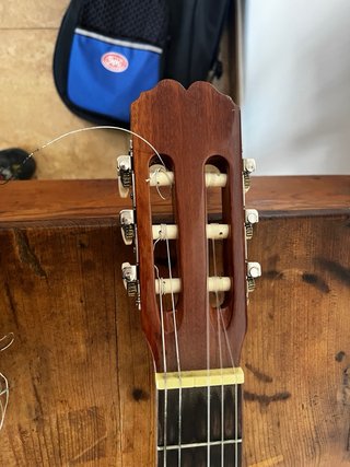 Guitarra + Mochila + Puente + Maraca de pie + Púas