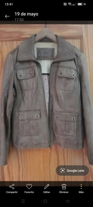 Chaqueta de piel mujer negra y otra marrón.