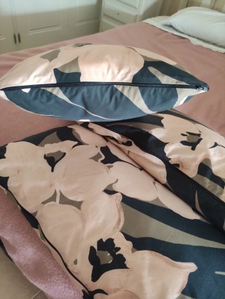 Tres fundas de cojín con estampado floral