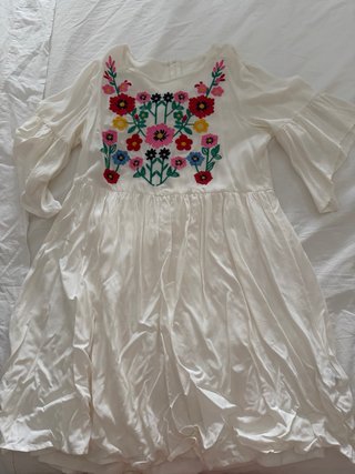 Vestido blanco bordado floral