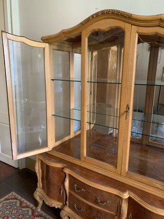 Vitrina Clásica Madera y Cristal