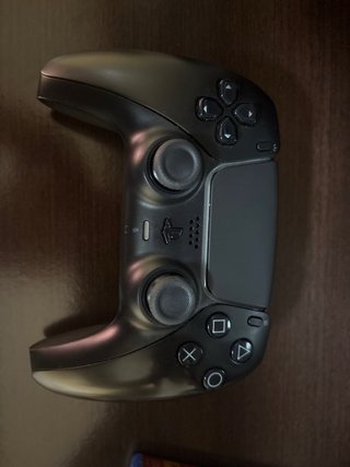 PlayStation 5 con mando y 3 juegos