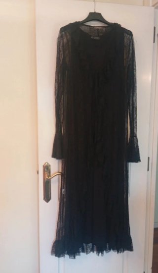 Kaftán de encaje negro + Vestido negro