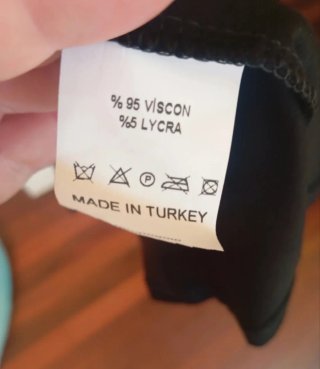 Kaftán de encaje negro + Vestido negro