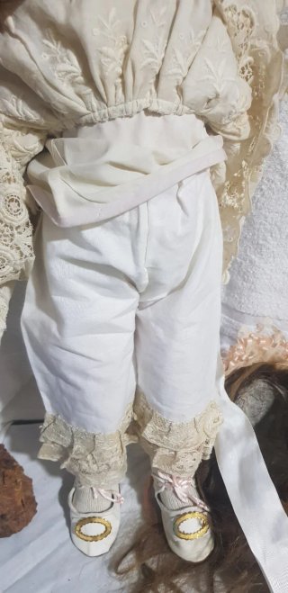 Antigua muñeca de porcelana