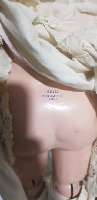 Antigua muñeca de porcelana