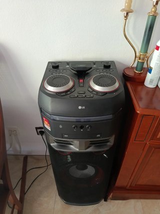 Altavoz LG Negro NO HAGO ENVIOS.