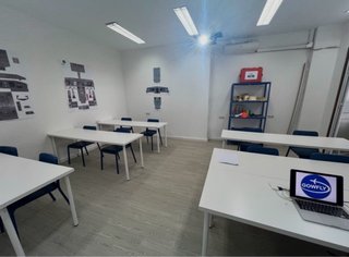 Mesa de oficina/aula Color blanco, patas metalicas