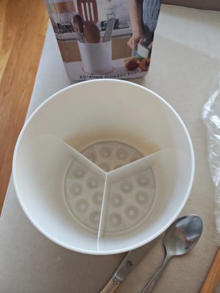 Contenitore per utensili da cucina girevole