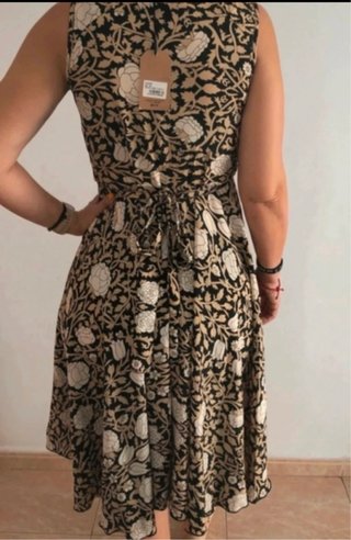 Vestido estampado floral beige y negro