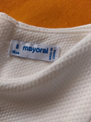 Vestido blanco niña con fajín azul. Talla 6 años