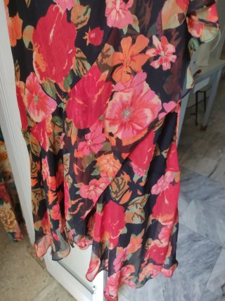 Vestido Kharisma volante cruzado floral t.42