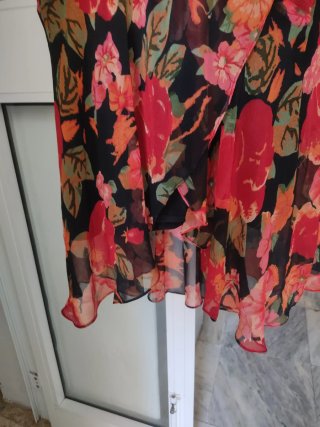 Vestido Kharisma volante cruzado floral t.42