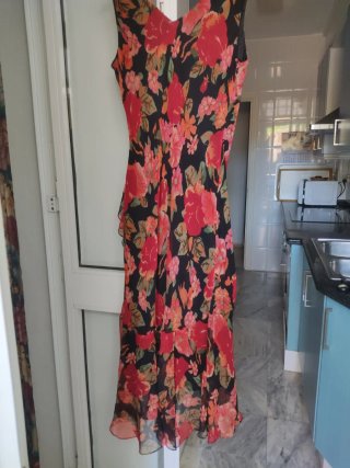 Vestido Kharisma volante cruzado floral t.42