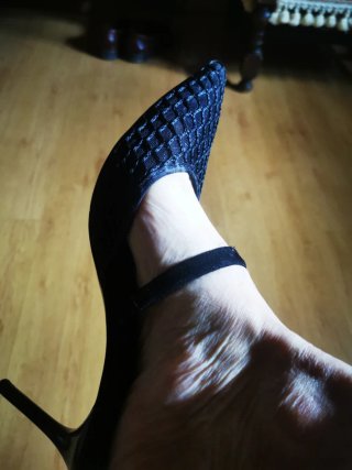 Zapatos de tacón negros de malla