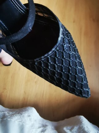Zapatos de tacón negros de malla