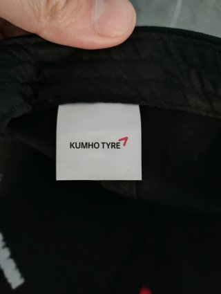 Cappello con visiera logo Kumho