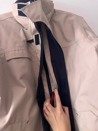 Chaqueta náutica beige y azul