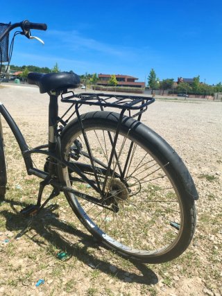Bicicleta de paseo urbana en buen estado