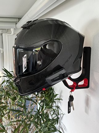 Soporte de Pared Premium para Casco y Mono de Mot