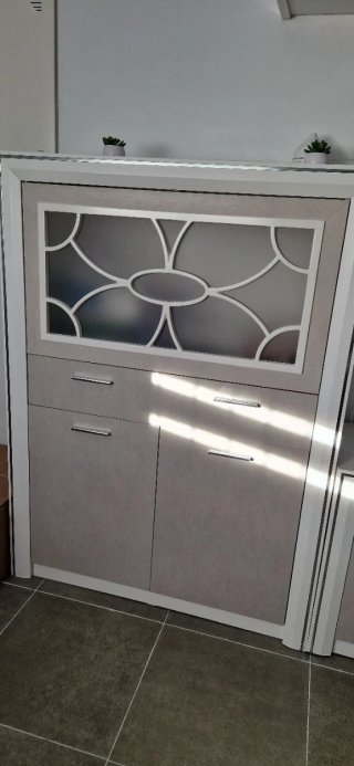 Mueble de salón modular blanco y beige