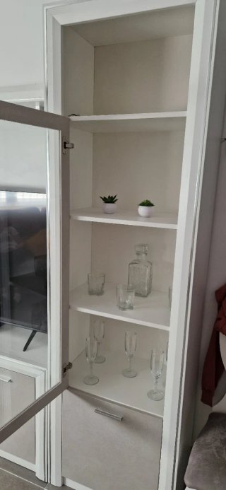Mueble de salón modular blanco y beige